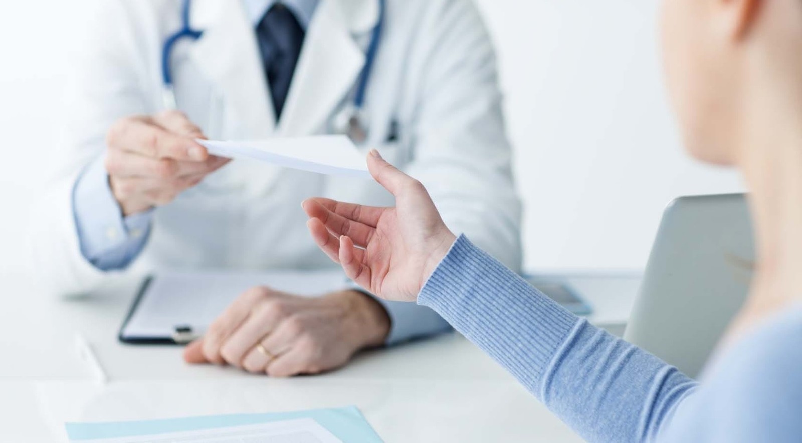 Необходимые документы от доноров: справка от нарколога и психиатра